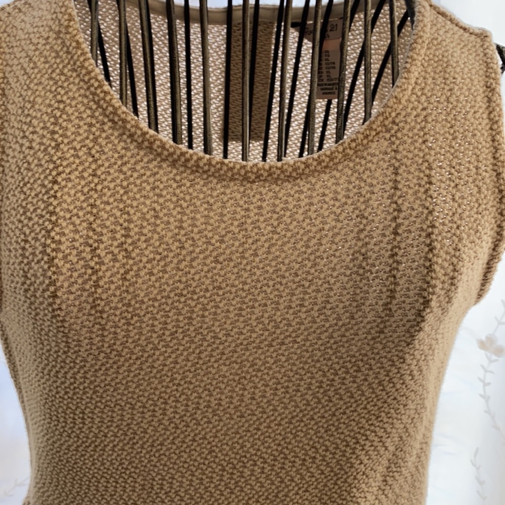 ~Forever 21~ Girl’s XL Gold Threaded Cream & Beige Top
